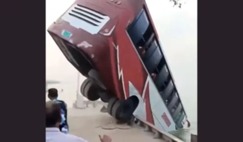 Bas Penumpang Terjun ke Sungai Padma di Bangladesh, 24 Maut