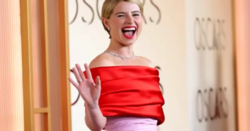 Bintang Hollywood Serlahkan Gaya di Permaidani Merah Oscar Ke-98