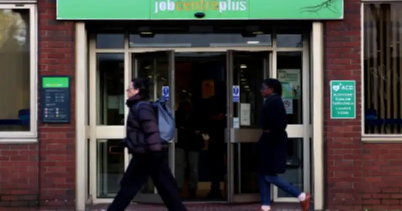 Britain Lancar Inisiatif Pekerjaan Bernilai £1 Bilion untuk Belia