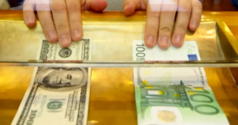 Dolar AS Kukuh, Euro Tertekan Akibat Lonjakan Harga Tenaga