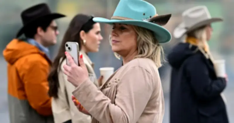 Golongan Muda UK Terjebak Demam Muzik Country dengan But Koboi, Tarian Line