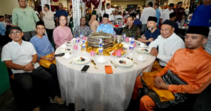 Hamzah Zainudin Cabar Bersatu Pecat Penyokongnya Dalam Parti