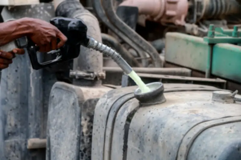 Harga Minyak Naik: RON97 Naik 10 Sen, Diesel Semenanjung Naik 8 Sen