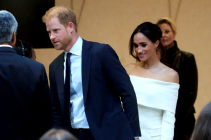 Harry Tuduh 'Daily Mail' Sebabkan Hidup Meghan 'Sengsara Mutlak' Dalam Kes Privasi