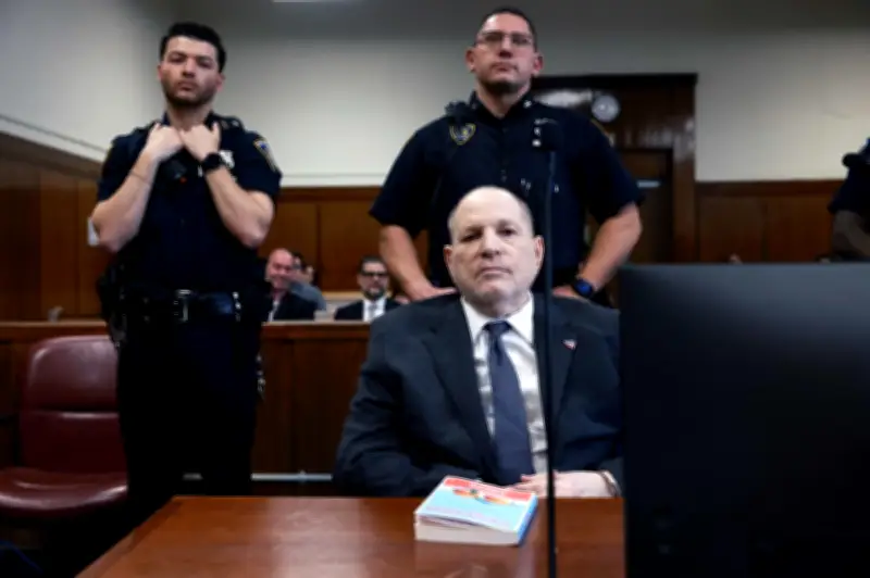 Harvey Weinstein Panggil Penjara 'Neraka', Takut Mati Dalam Tahanan