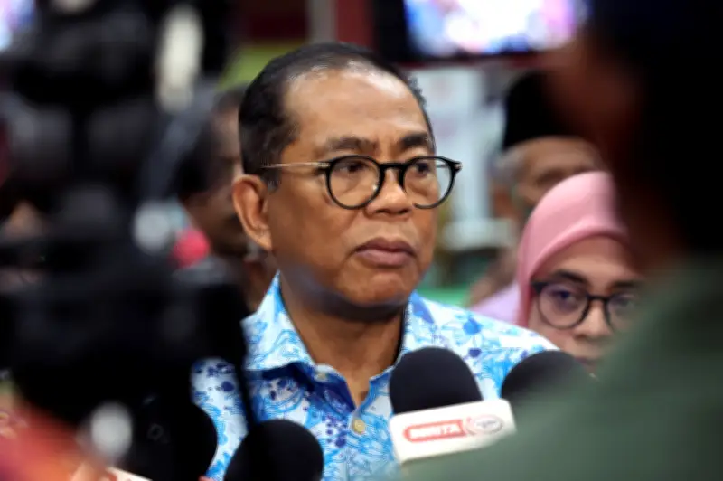 Hishammuddin, Khairy Mungkin Kembali ke Umno? Permohonan Dibincang 17 April