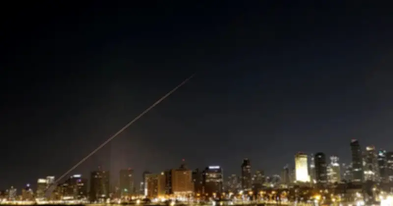 Iran Lancar Serangan Drone, Peluru Berpandu ke Lapangan Terbang Kuwait dan Arab Saudi