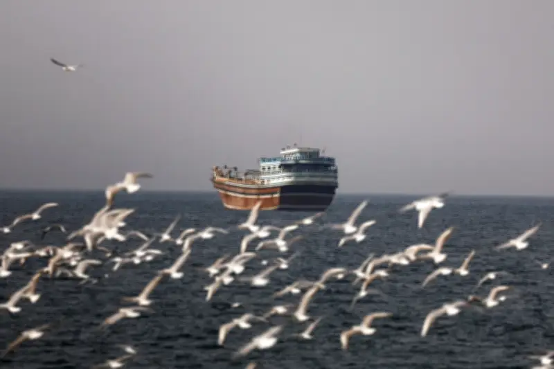 Iran Tutup Selat Hormuz, Ancam Bakar Kapal Yang Cuba Lalu