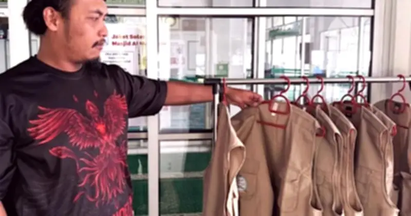Jaket Sederhana Bantu Jemaah Fokus Dalam Solat di Masjid Kuantan