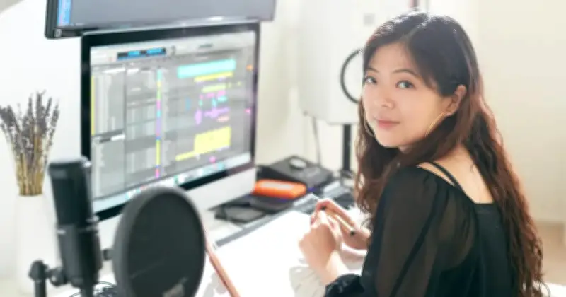 Joy Ngiaw: Dari Piano Kanak-Kanak di Kemayan ke Panggung Emmy Hollywood