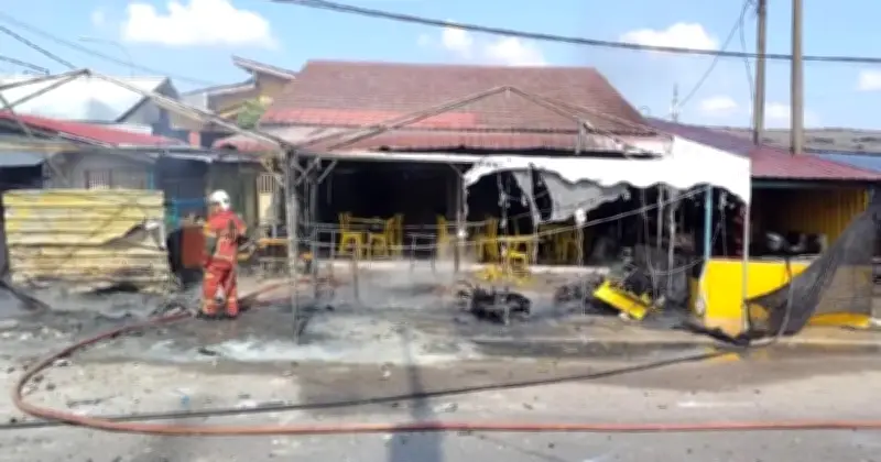 Kebakaran Musnahkan Dua Khemah Jual Mercun di Wakaf Che Yeh, Tiada Mangsa Cedera