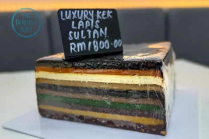 Kek Lapis Sarawak Jadi Santapan Mewah, Kek Lapis Sultan RM1,800 Sebiji
