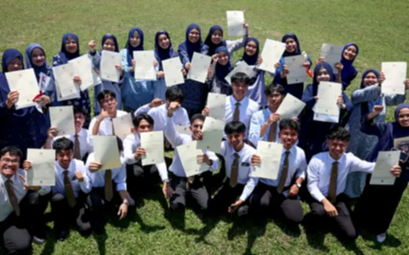 Keputusan SPM 2025 Catat Pencapaian Terbaik, 94.29% Calon Layak Sijil