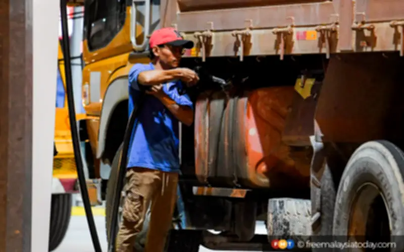 Kerajaan Kekalkan Subsidi Diesel RM300 Bagi April, Bantu 340,000 Penerima
