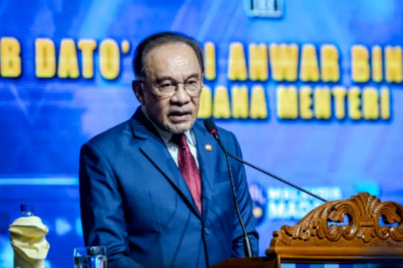 Kerajaan Pertimbangkan WFH Berperingkat untuk Penjawat Awam Atasi Kesan Harga Minyak