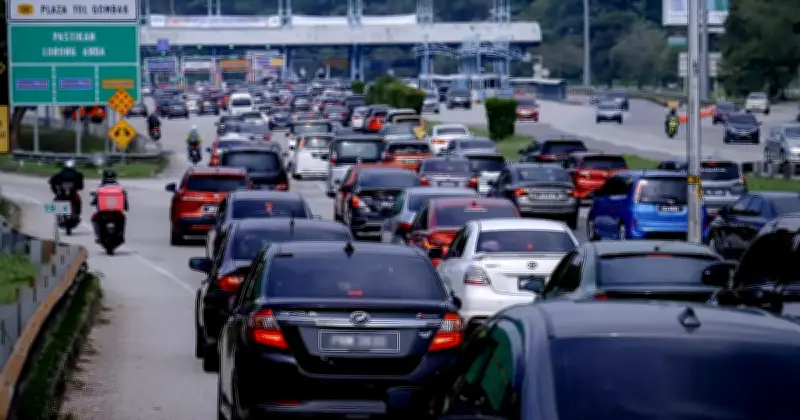 Kesesakan Lalu Lintas Teruk di Lebuh Raya Keluar Lembah Klang Sempena Aidilfitri