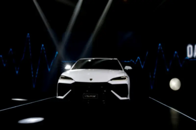 Krisis Timur Tengah Ganggu Penghantaran Kereta Global, Peniaga Terperangkap