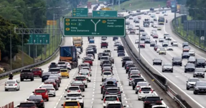 Lalu Lintas Perlahan di Lebuh Raya Utama Akhir Musim Cuti Aidilfitri