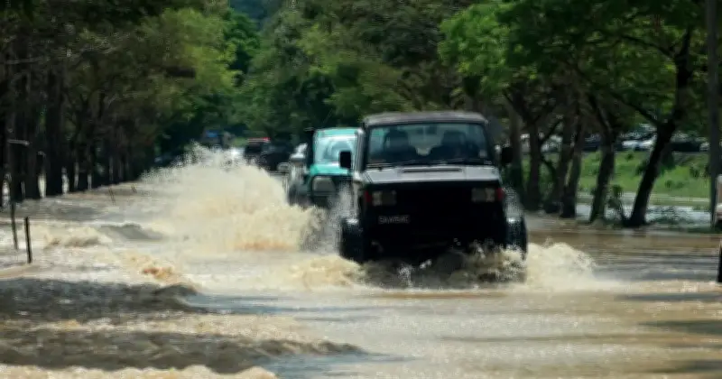 Lebih 700 Mangsa Banjir Dipindahkan di Sabah dan Sarawak Akibat Hujan Lebat