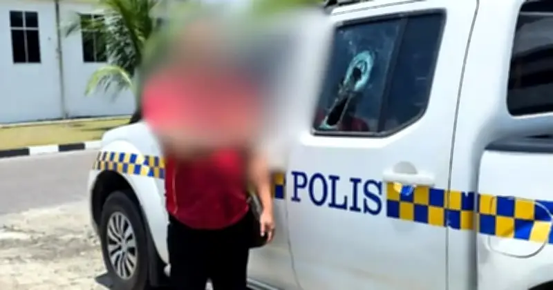 Lelaki Ditahan di Sarawak Kerana Merosakkan Kenderaan Polis dengan Tukul