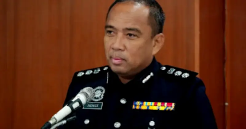 Lelaki Palsukan Pegawai Imigresen Untuk Rompak Warga Asing Ditahan Polis