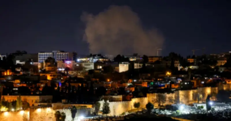 Letupan di Jerusalem: Bangunan Israel Rosak Akibat Tembakan Peluru Berpandu Iran