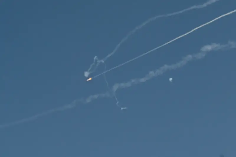 Letupan Kuat dan Asap Dilaporkan di Riyadh, Arab Saudi, Ketika Ketegangan Serantau Meningkat