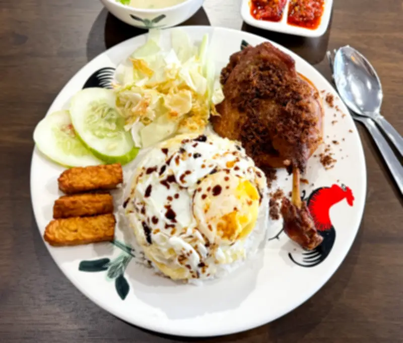 Mad Bebek Kini Beroperasi di Lokasi Tetap di Subang Jaya, Hidangkan Bebek Goreng dan Sambal Pedas