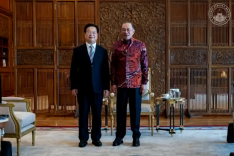 Malaysia dan China Perkukuh Kerjasama Diplomatik dan Keselamatan di Tengah Ketegangan Global