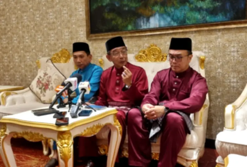 Menteri Sarawak Tegaskan Status Bumiputera Mesti Ikut Proses Undang-Undang