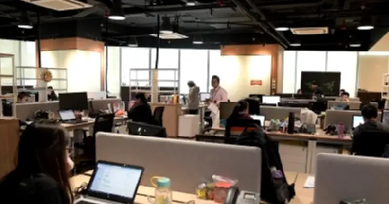 Nama Yang Semakin Jarang Dipanggil: Kisah Sunyi di Tempat Kerja