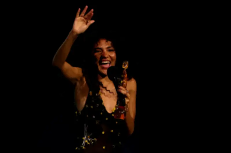 Olivia Dean Dominasi Brit Awards 2026 dengan Empat Anugerah Utama