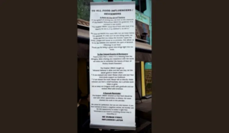 Papan Tanda Ramadan Kampong Glam Jadi Kontroversi: Ajakan Kebaikan atau Penapisan?