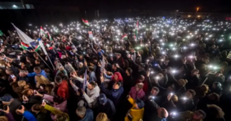 Parti Berbalah Hungary Berkumpul untuk Pertunjukan Kekuatan Utama Sebelum Pilihan Raya