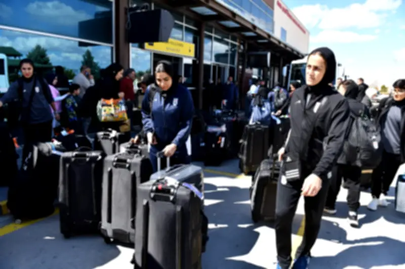 Pasukan Bola Sepak Wanita Iran Disambut Pahlawan di Tehran Selepas Kontroversi Tuntutan Suaka