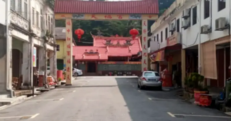 Pekan Kecil yang Kian Sunyi: Kenangan Hidup di Jalan Lama yang Ditinggalkan