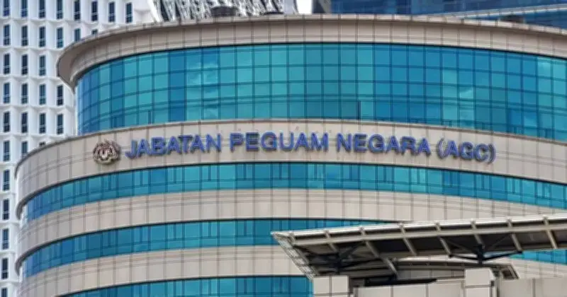 Pelajar Kes Pijak Al-Quran Akan Didakwa Esok, Kata AGC