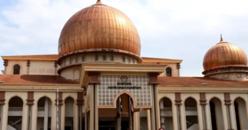 Pelajar Universiti Mohon Bebas Dakwaan Mencemar Al-Quran di Mahkamah Kuantan