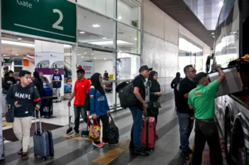 Penduduk Bandar Padatkan Terminal Bas Utama Sebelum Aidilfitri, Elak Memandu Jauh