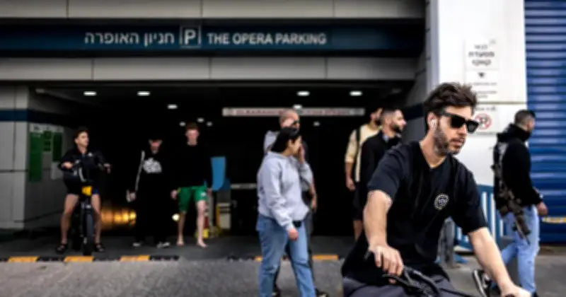 Penduduk Israel Berlindung Ketika Iran Melancarkan Serangan Peluru Berpandu