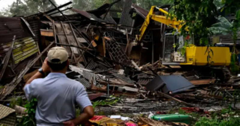 Penduduk Kampung Jalan Papan Serah Memorandum kepada TPPT Tuntut Rumah Mampu Milik