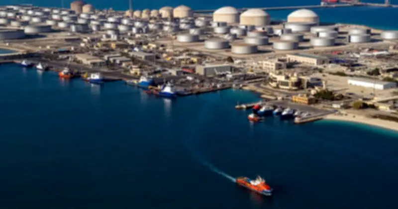 Penutupan Selat Hormuz Dorong Simpanan Minyak Arab Saudi Hampir Penuh