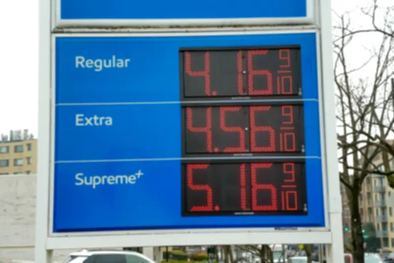 Perang Iran Gegar Pasaran Komoditi Global: Minyak Melonjak, Emas Merosot