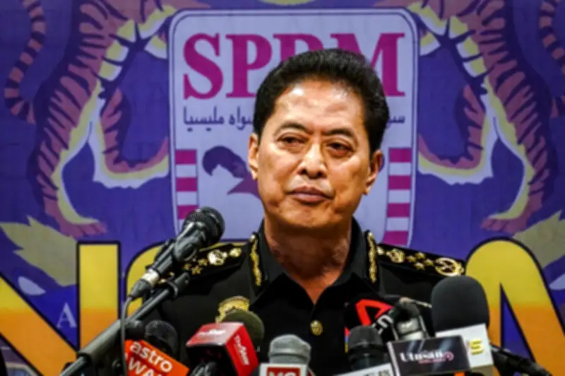 Permintaan Siasatan Diraja Dikatakan Terlalu Awal: Analisis Terhadap Isu Azam Baki dan 'Mafia Korporat'