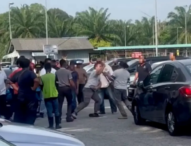 Pertikaian Tempat Letak Kereta di KLIA Antara Pemandu E-Hailing Diselesaikan Secara Baik
