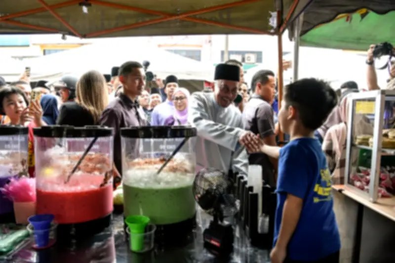 PM Anwar Ibrahim Ziarah Bazar Ramadan Kulim, Luangkan 30 Minit Temui Peniaga dan Pengunjung