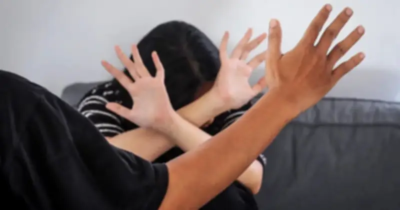 Polis Buru Lelaki Disyaki Belasah Isteri Hamil di Pusat Karaoke Melaka