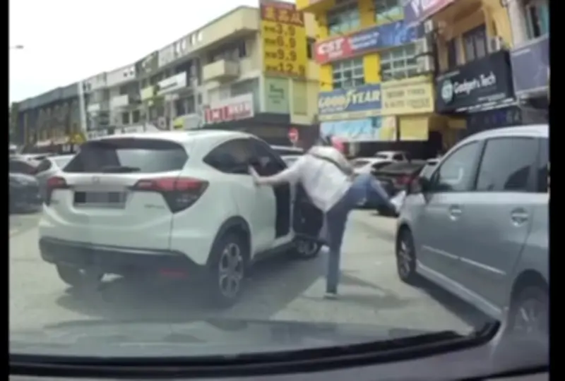 Polis Buru Pemandu Honda HR-V Dikesan Rakam Video Rosakkan Cermin Sisi Kereta di Cheras