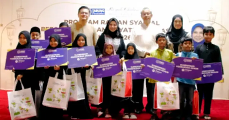 PTPTN Raikan 100 Anak Yatim dan Asnaf dengan Sumbangan Baju Raya dan Akaun SSPN