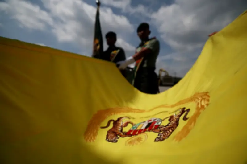 Raja Malaysia Beri Penghormatan kepada Pahlawan Gugur pada Hari Tentera Darat ke-93